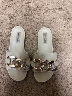 Steve Madden Cream Slide Sandals with Chunky Gold Chain